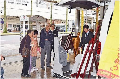 一般のお客様向けに福祉車両の展示
