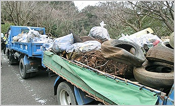 約2時間で2tトラック2台分のゴミが