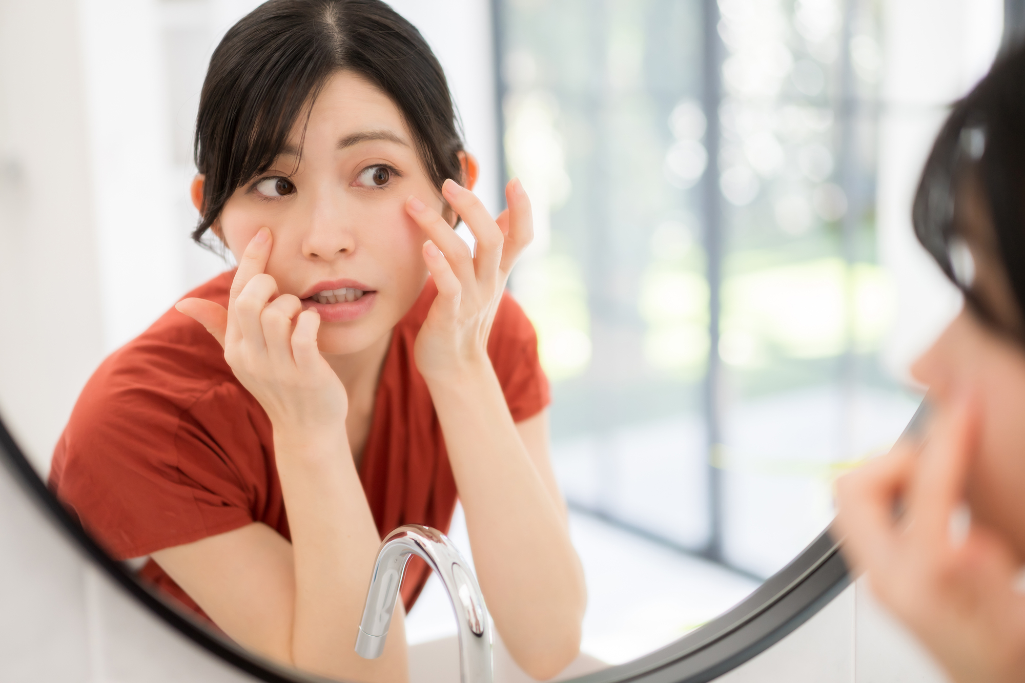 BBクリームとコンシーラーはどっちが先？ 正しい順番と肌悩み別の選び方を紹介