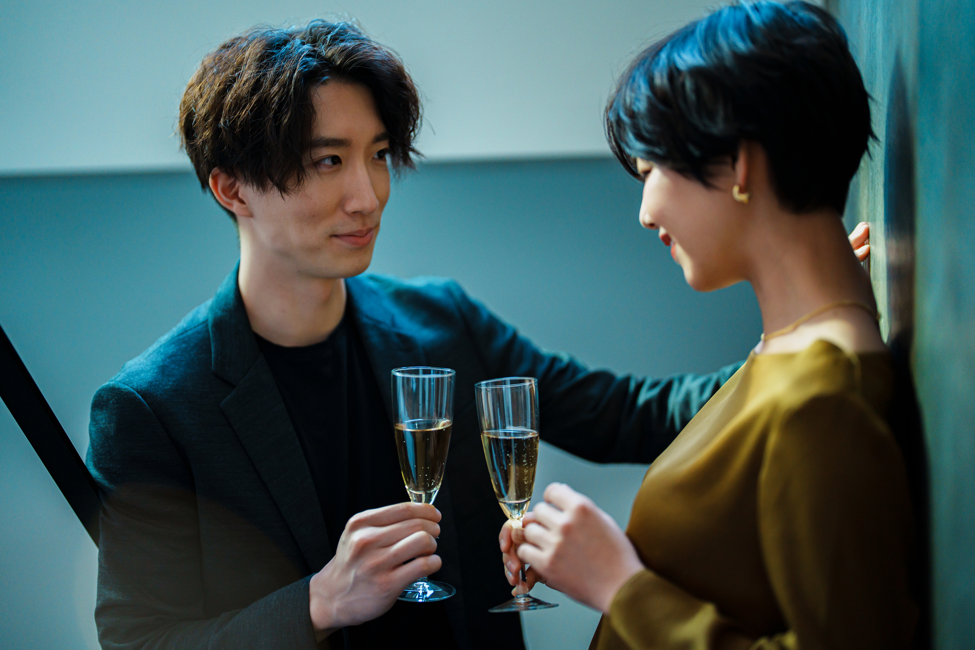 思わせぶりな男性の真意を見抜く！ 脈なしから本気にさせる方法を解説