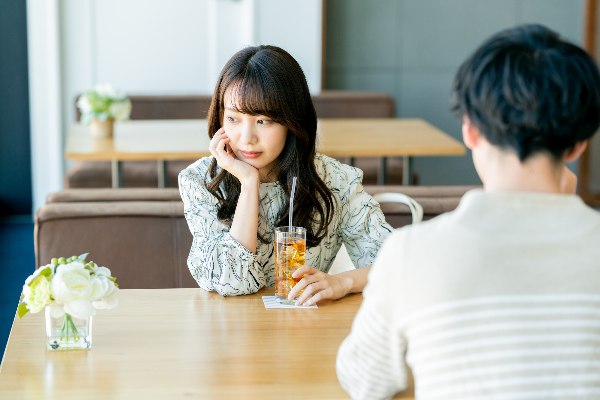 「別れるか悩む時点で終わり？」迷いが生まれる心理と、関係を見極める方法