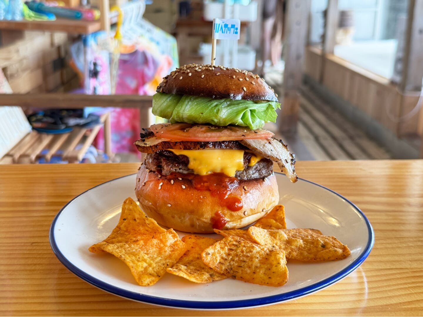 海で遊んだあとはハンバーガー！こだわりハンバーガーが並ぶ海カフェ「renovation cafe」（串間市）