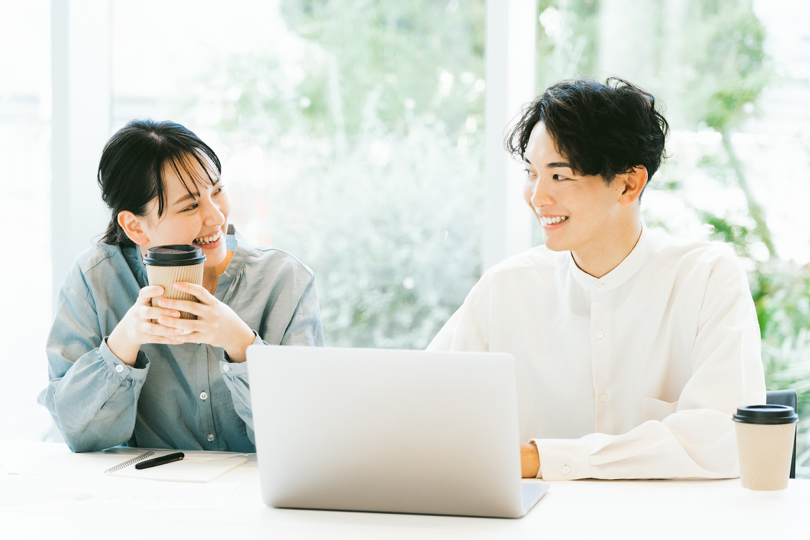 男性が好きな人を見るときの目つきって? 脈ありサインの見分け方