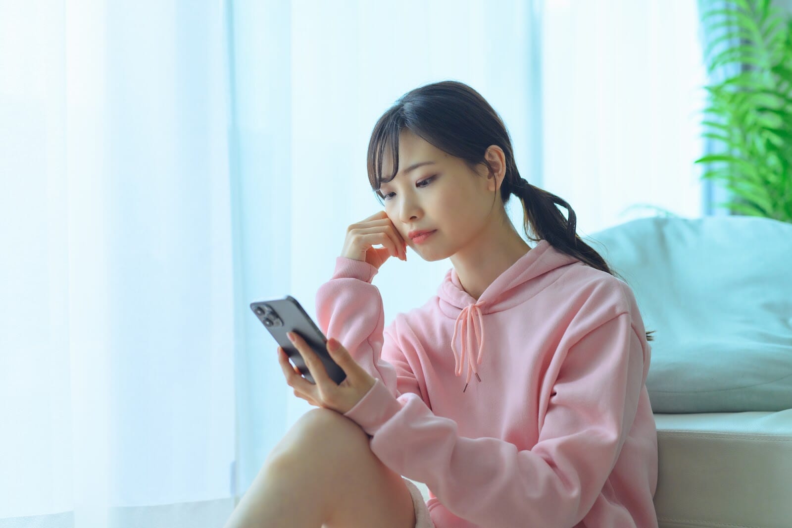 彼氏から連絡が来ない！ ほっとく期間は？目安と見極め方を解説
