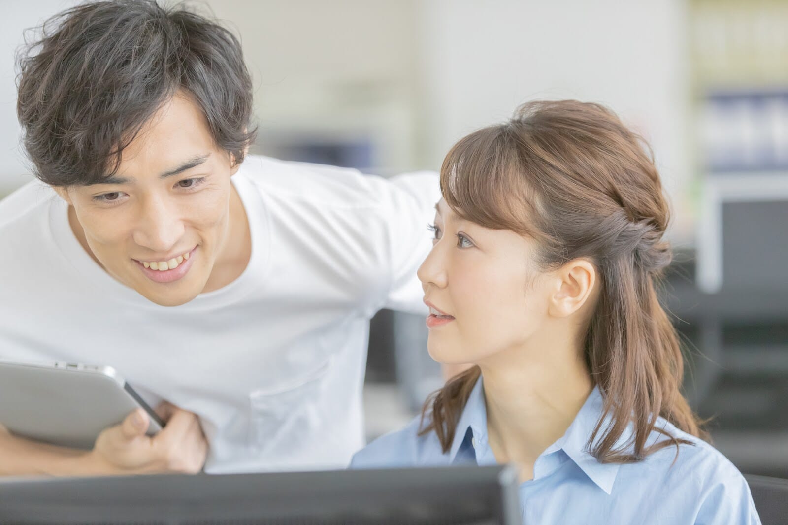彼女がいるのにアプローチしてくる男性の心理とは？ 思わせぶりの言動は乗り換えのサイン？