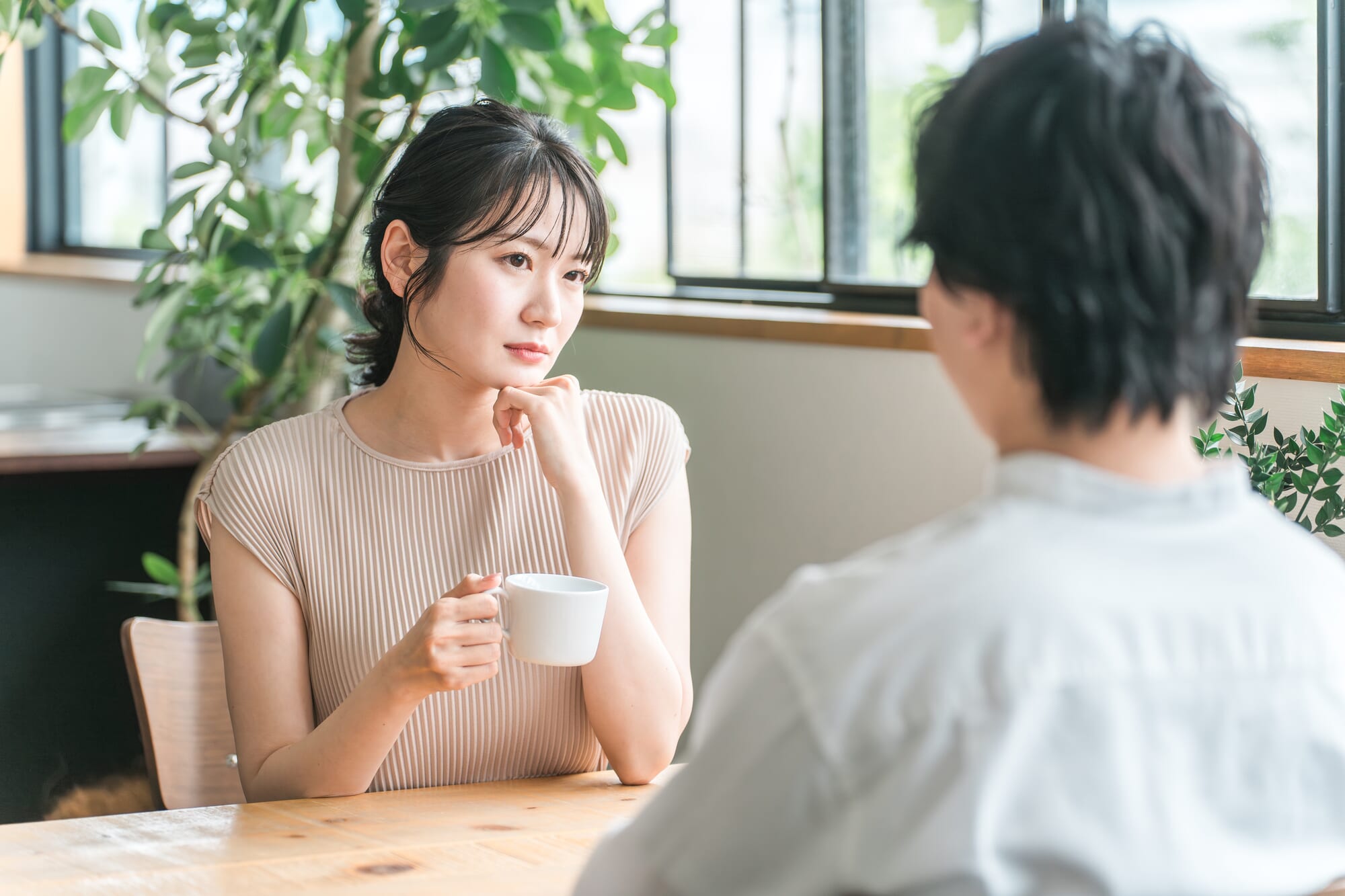 振った側なのに復縁を望む男性心理とは?本気と遊びの見極め方