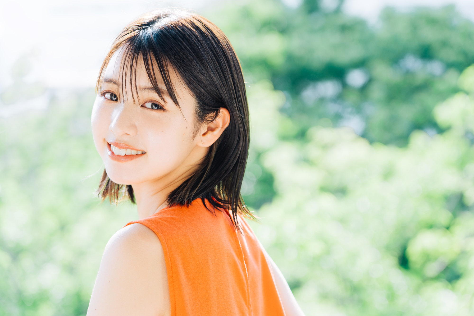 モテる女は雰囲気でわかる？ 特徴とモテオーラを身につける方法
