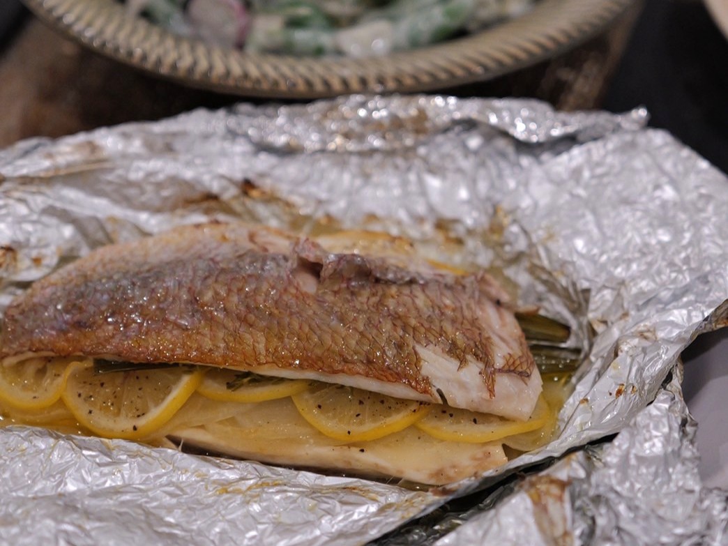 鯛とレモンの香草ホイル焼き