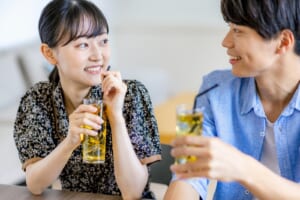 好きな人と話す話題20選｜自然に距離が縮まる会話ネタ集 - 宮崎の”わたし時間”を彩るメディア「MONE（モネ）」