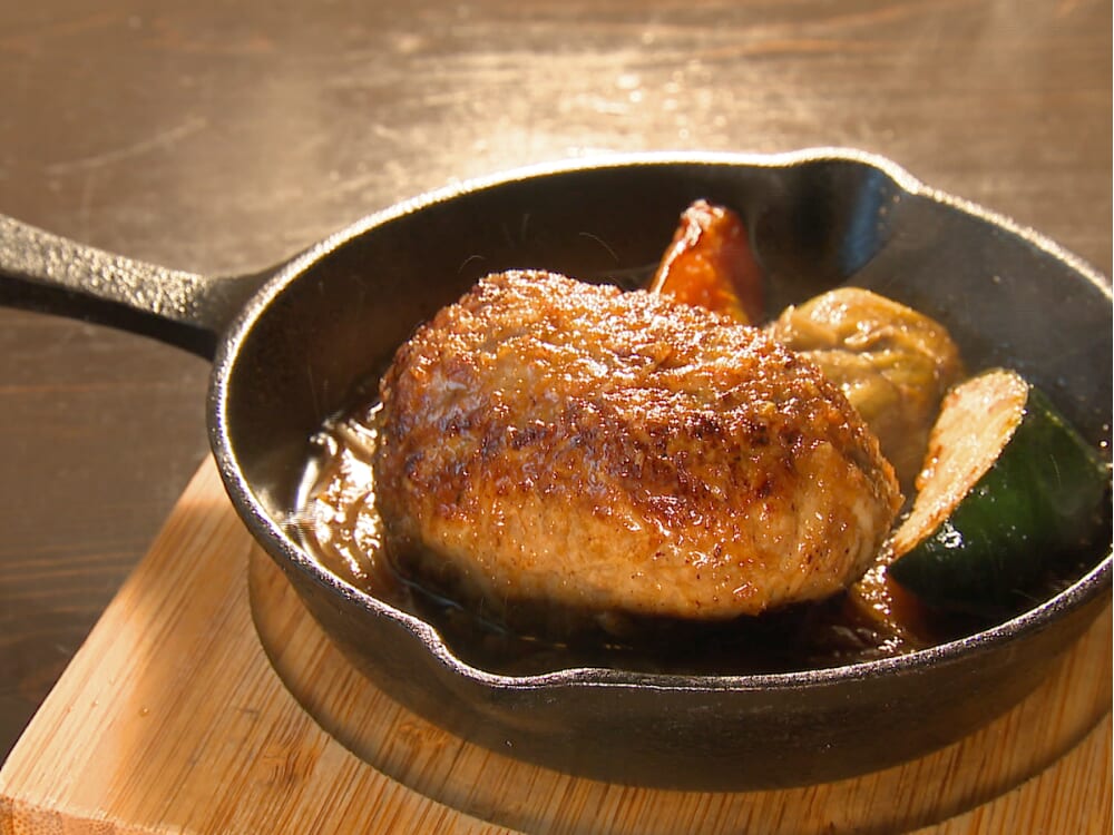 肉汁溢れるハンバーグや濃厚パエリアなど、選べる本格コースランチが人気！「ビストロカフェ Repos」（宮崎市）