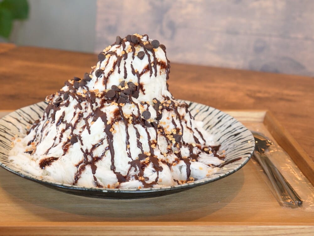 都城の新カフェ「BOB COFFEE」水を使わない新食感“みるく氷”と絶品ワッフルがSNSで話題