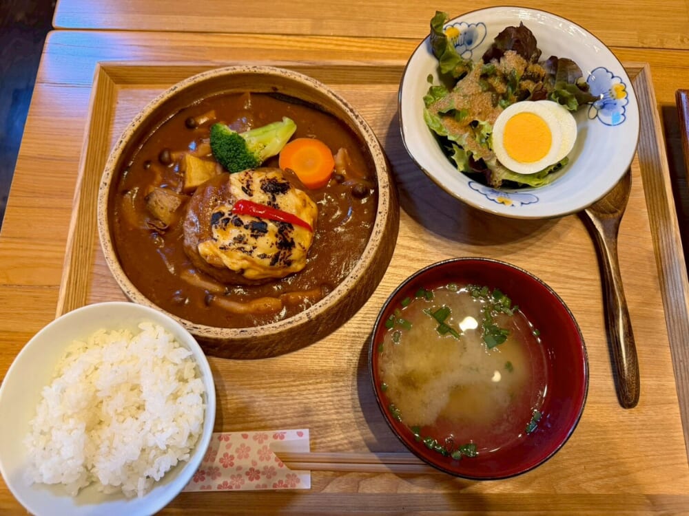 築１００年以上の納屋をリノベーション！和洋折衷が素敵な「納屋カフェ縣塾」でいただく地産地消にこだわった心温まるランチ（延岡市）