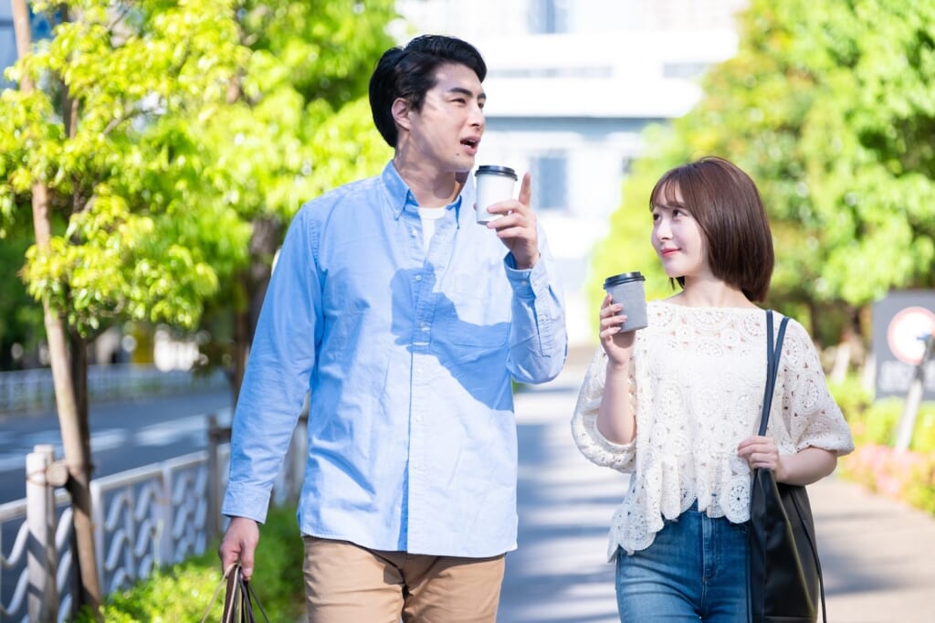 年上男性が好きになる女性とは？ アプローチ方法や脈ありサインも解説