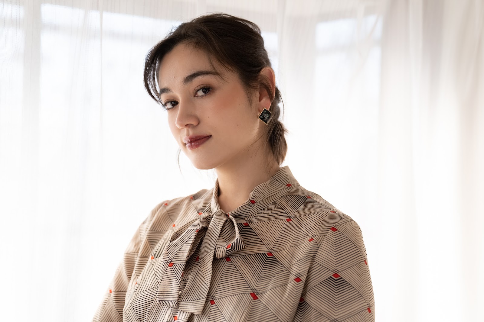 妙な色気がある人の特徴って？ 派手じゃないのに惹かれる理由を解説