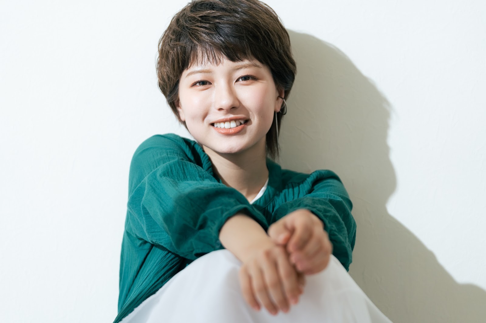 若いのに落ち着いている女性の特徴って？ 性格や周りからの印象、モテる理由を解説