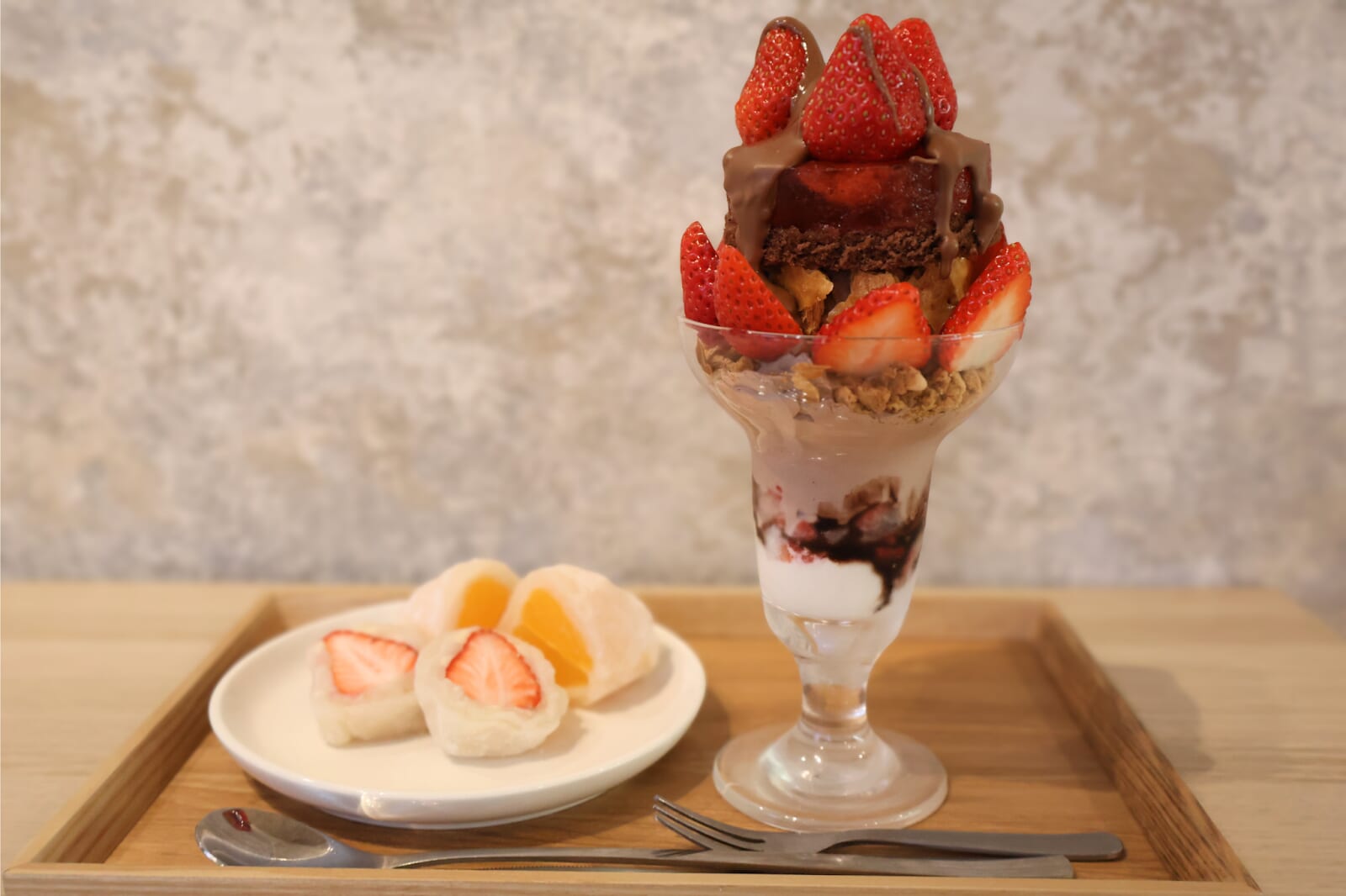 バレンタインに食べたい♡苺とチョコの魔法が詰まった「FRUITS BUTTER POT」の“ホットチョコレートパフェ”(宮崎市）