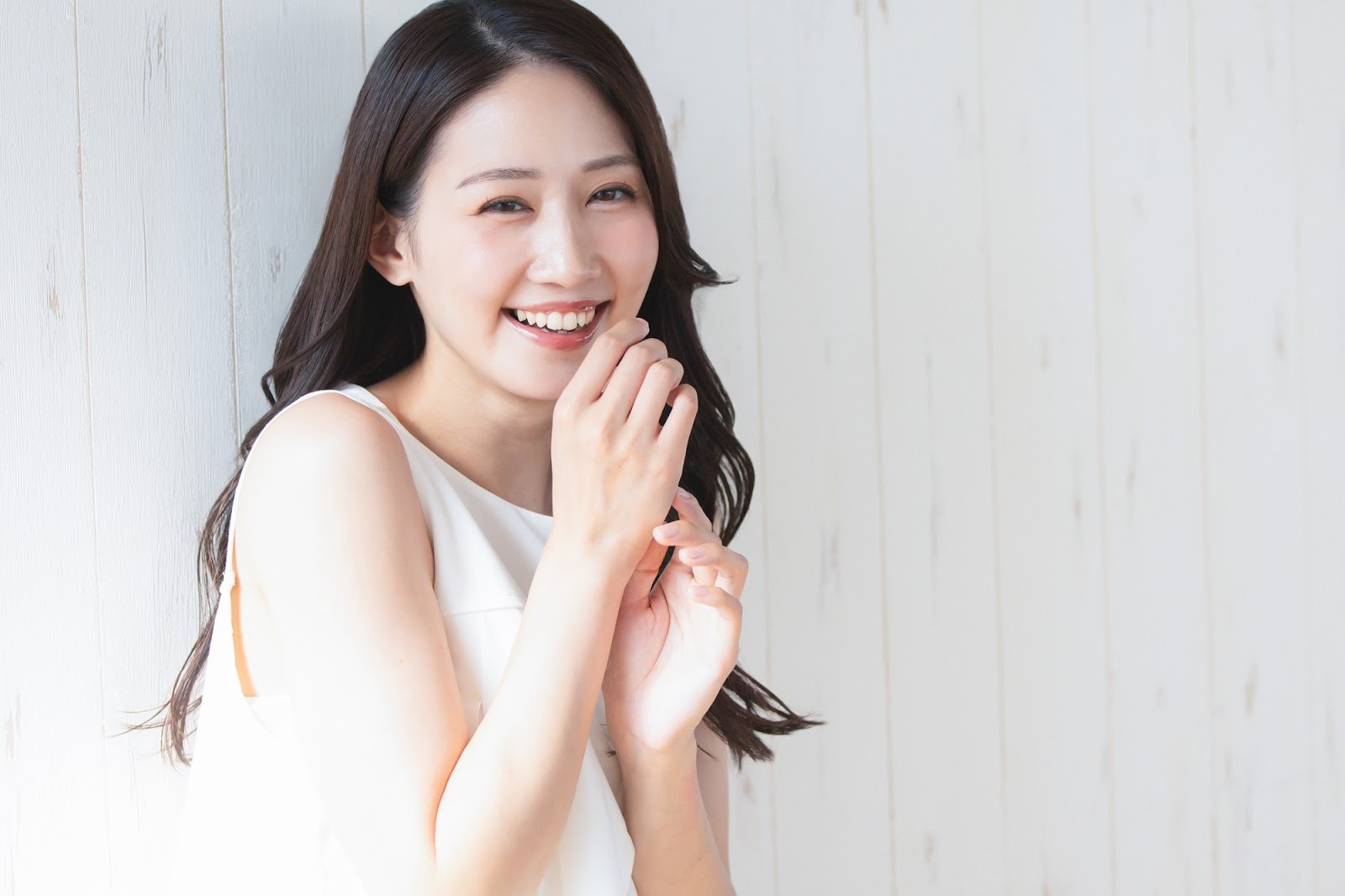 あざとい女の特徴とモテる理由｜嫌われない自然な魅力の作り方