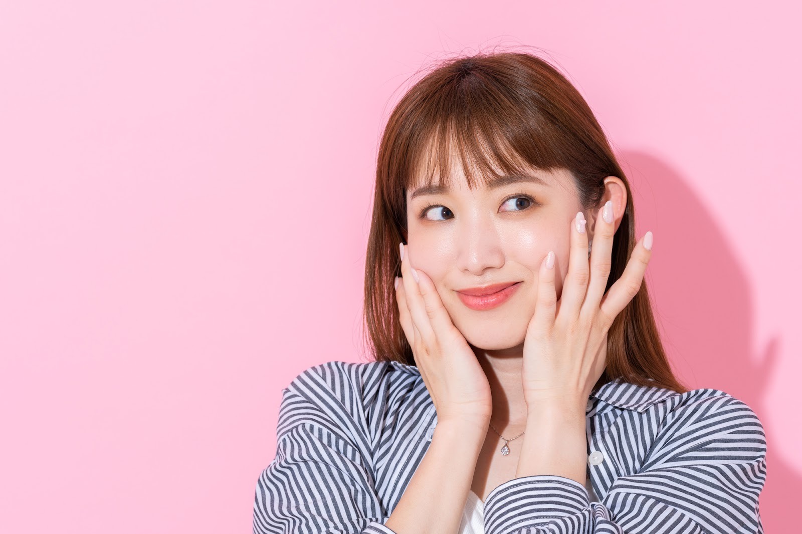 若作りに見える女性の特徴って？ 若見えとの違いと痛いと思われる原因を分析