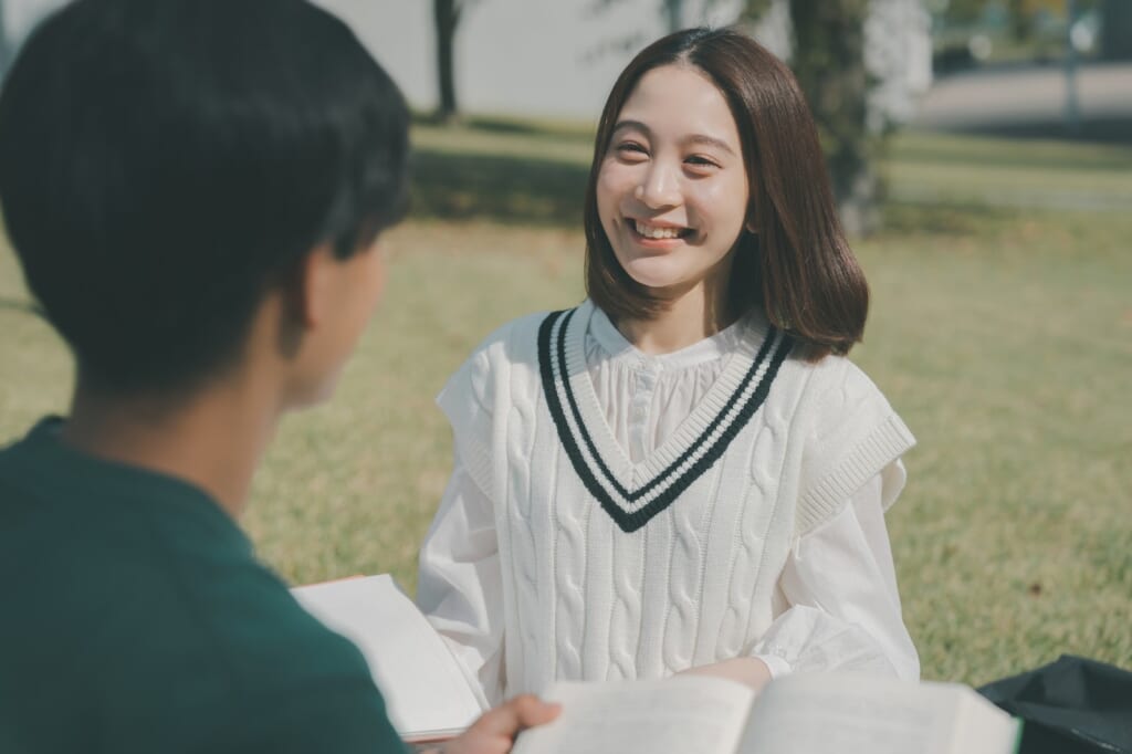 【片思い女子必見】好きな人にバレずにアピールする方法25選