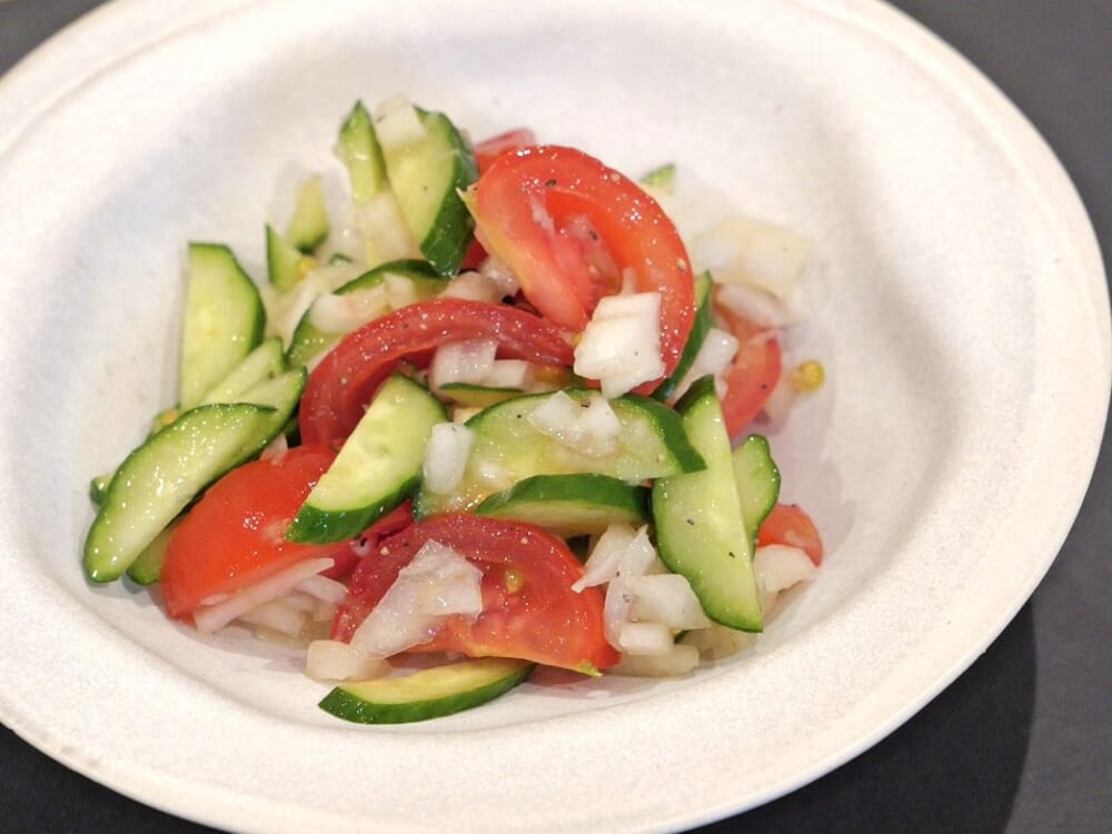 切って混ぜるだけの 簡単サルサ風サラダ🍅🥒