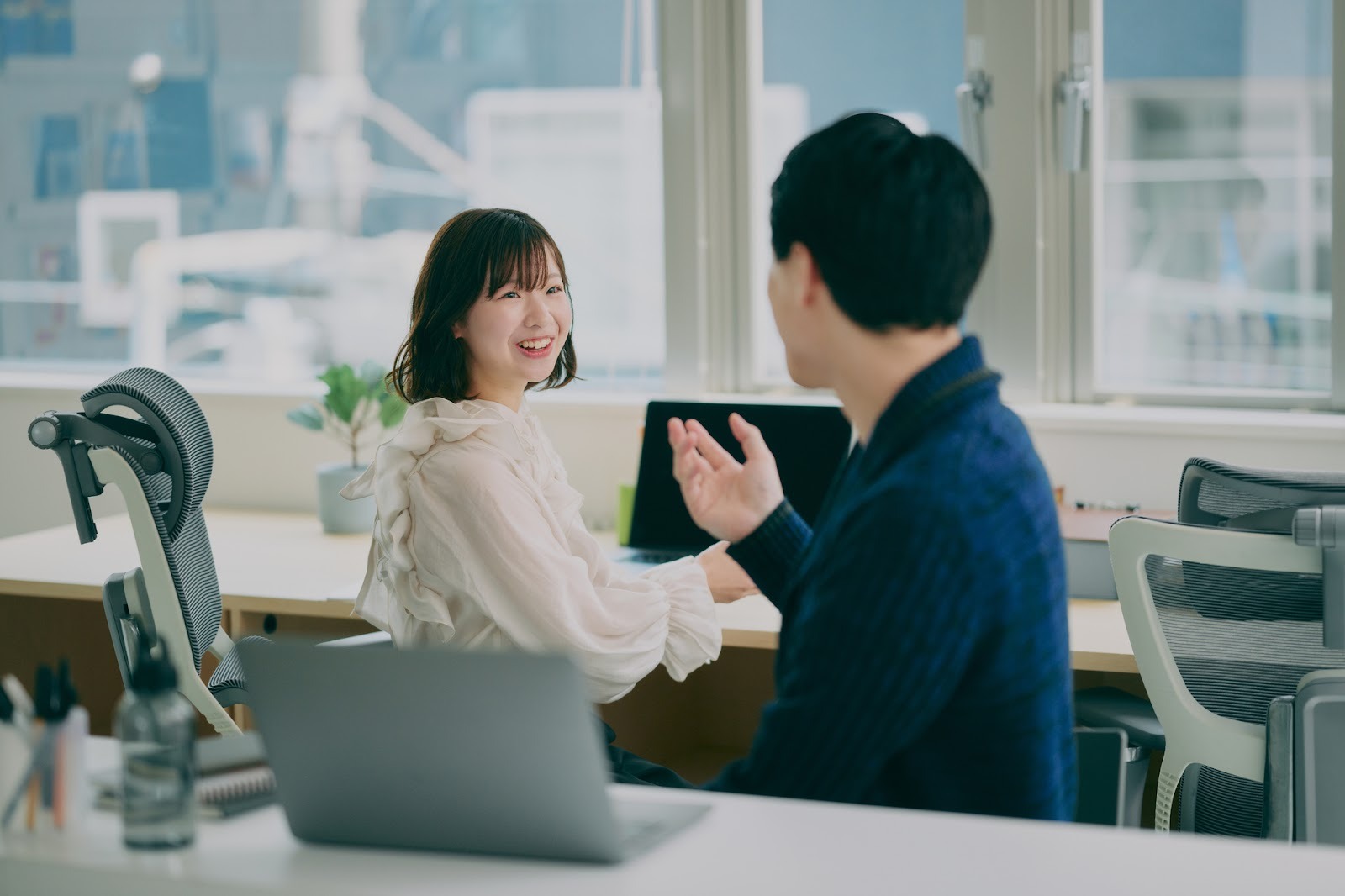 確実に脈ありな男性が出すサイン｜言動・LINE・行動で本気度を見極める