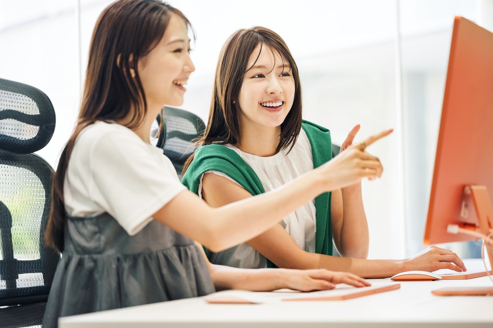 不思議と好かれる人になるには？ 特徴と実践方法について解説