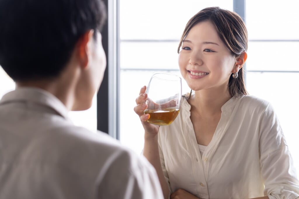 男性が好きな女性にしかとらない行動｜脈あり・勘違いサインの見分け方
