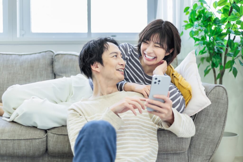 お家デートのときの男性の本音は? 心理・脈ありサインを解説 お家デートのときの男性の本音は? 心理・脈ありサインを解説