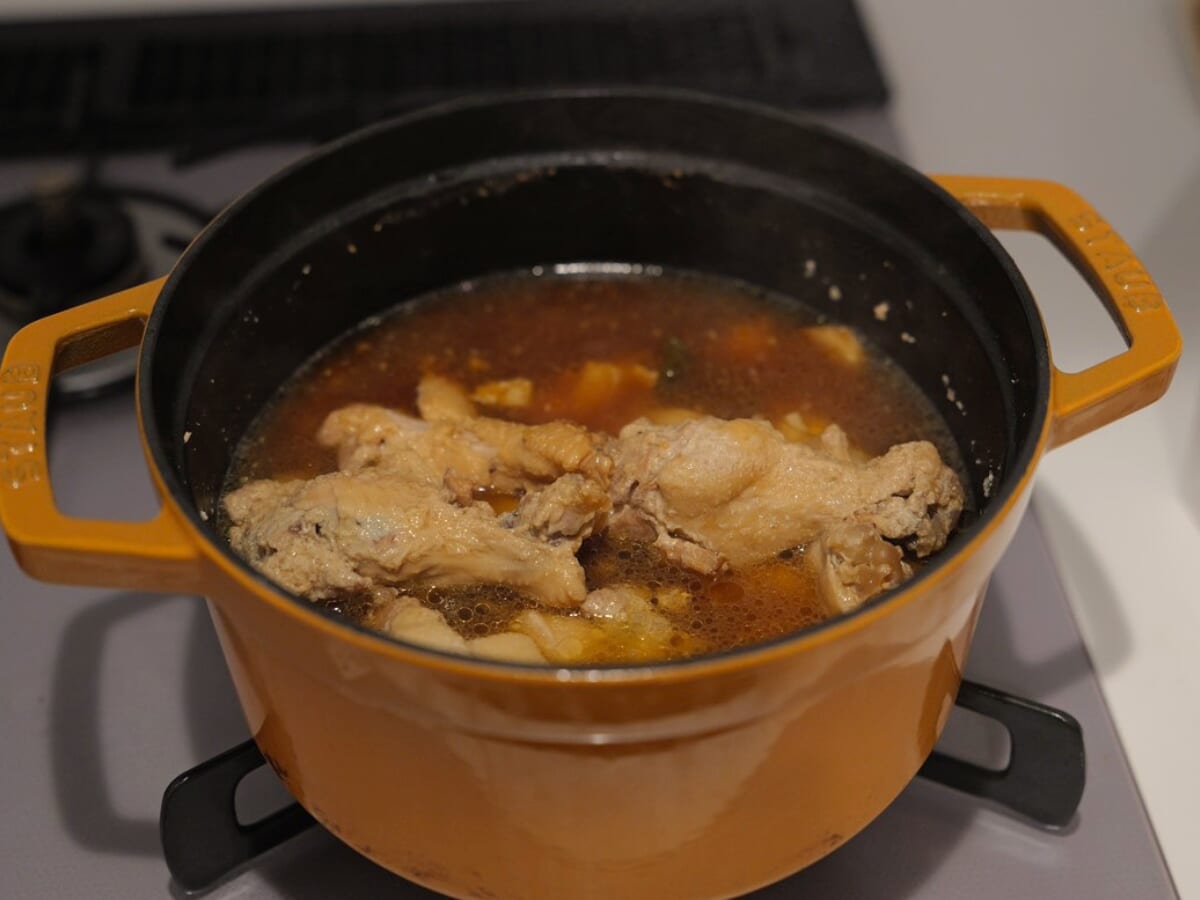 鶏手羽元のコトコトスープ