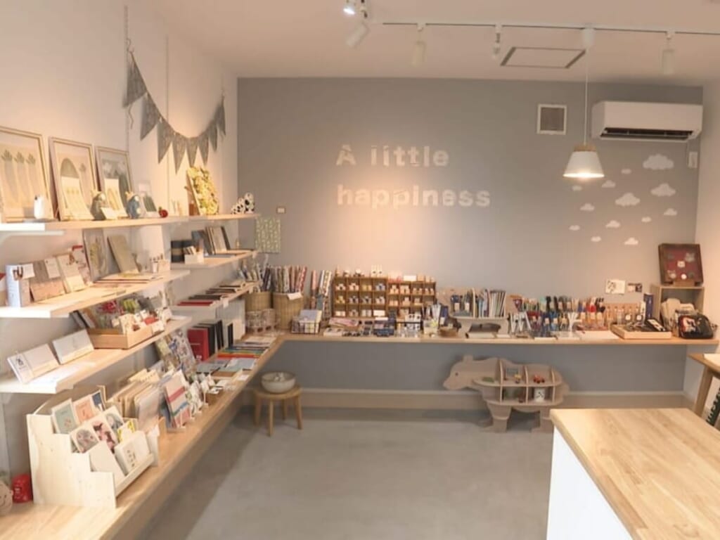 宮崎市田野町にオープン!「空知堂」で、地元の魅力が詰まったオリジナル文具とゆったり流れる時間を楽しむ(宮崎市) MONEサムネ調整 (1200 x 900 px) (34)