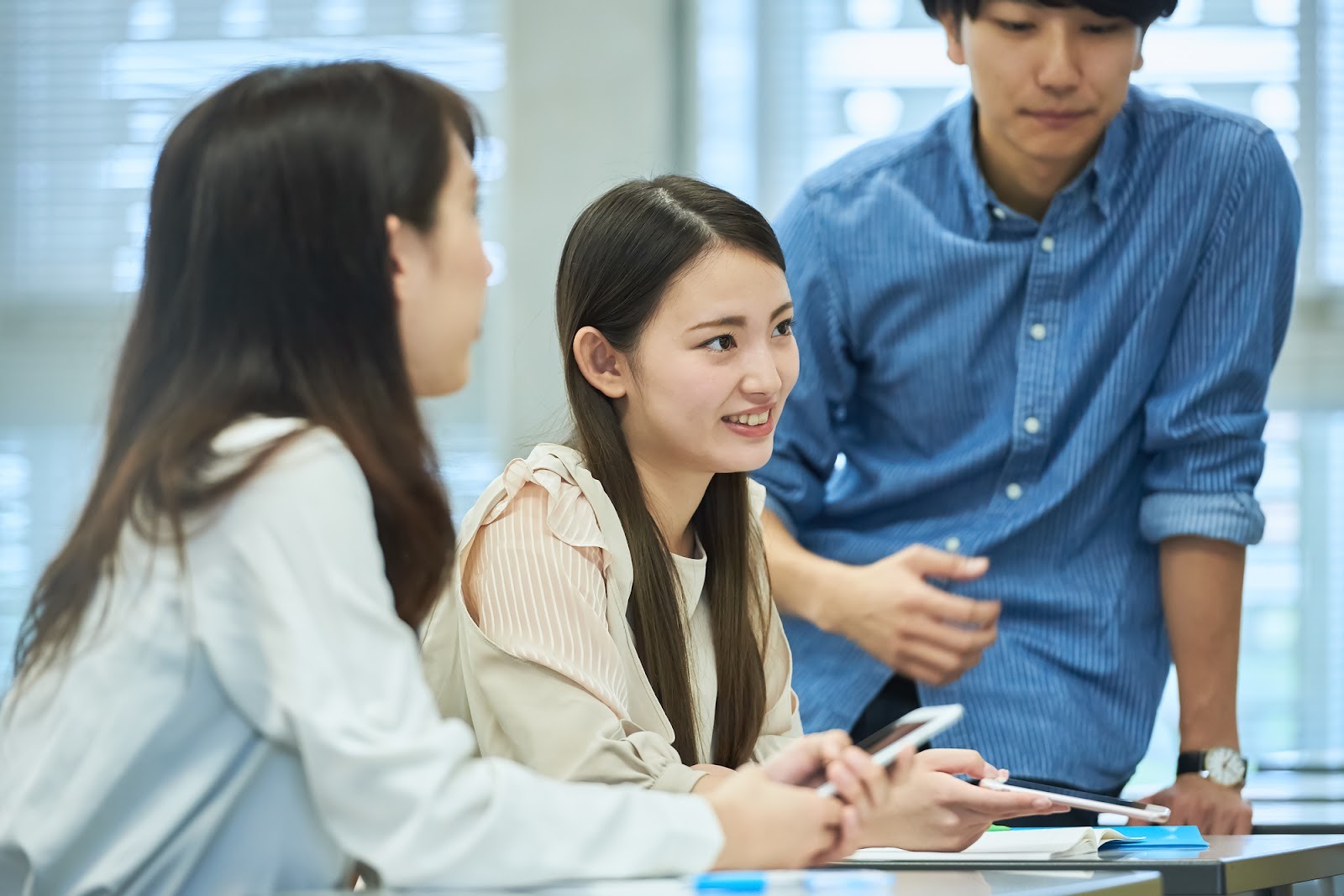 会話が噛み合わないのはなぜ？ 話が噛み合わない人の特徴や原因、対処法を解説