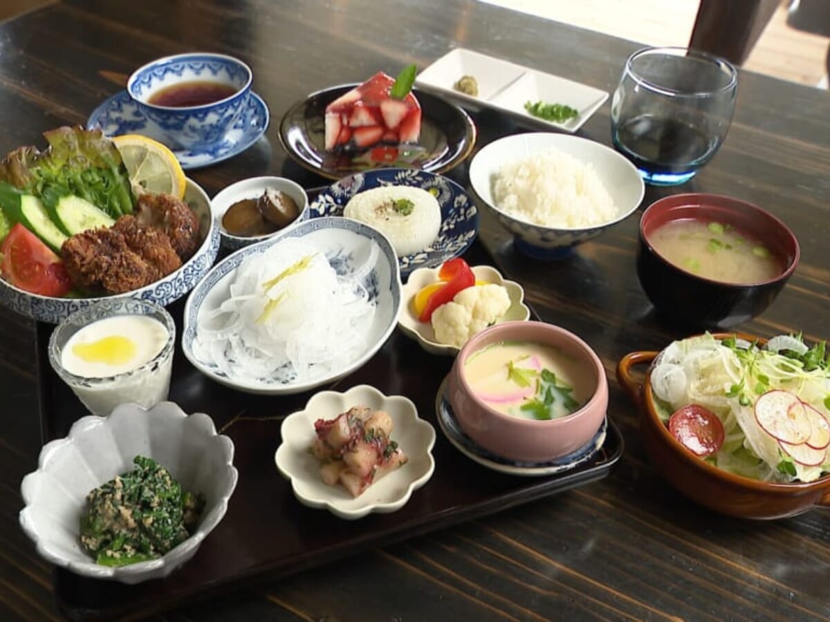 旬の野菜を味わう「畑カフェ 青空テーブル」とれたての野菜が主役のランチと、災害時に地域を守る「食糧庫」としての役割（高鍋町）