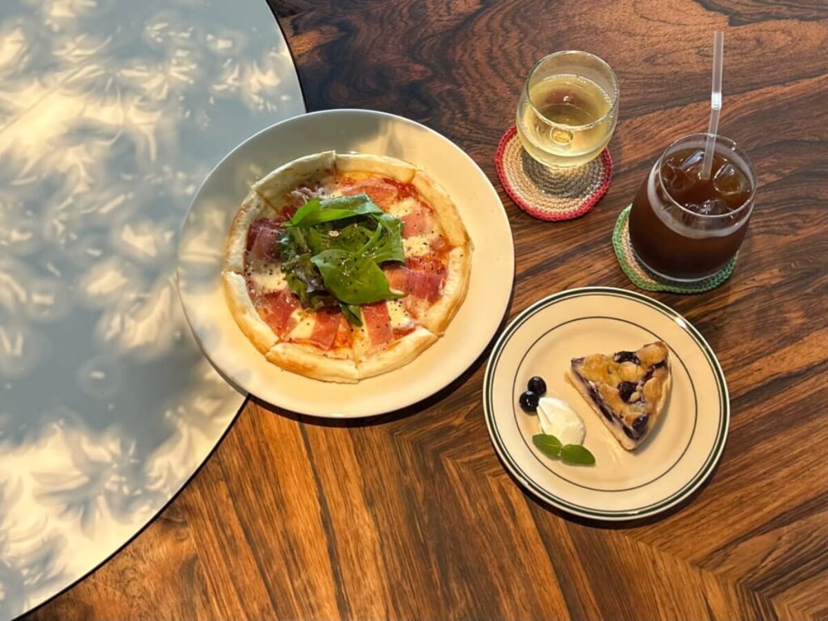 昼はカフェ、夜はバー。さらに泊まれる “ 大人の隠れ家 ”『sunroom』（宮崎グルメ記録）