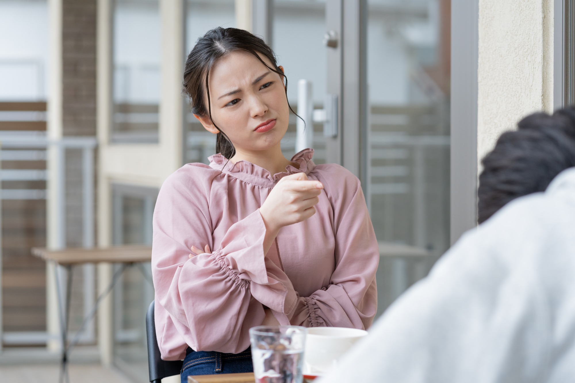 ヒステリック女とは？ あるあるな特徴・原因・上手な対処法を解説