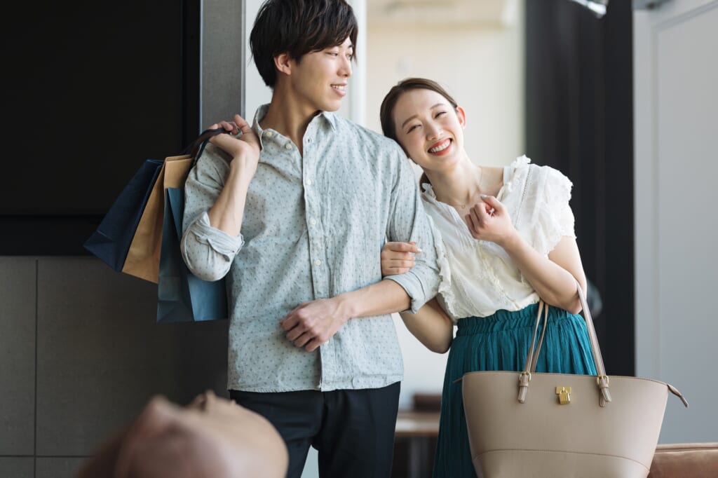 男性を上手く手のひらで転がす女性の共通点とは? 相手を虜にさせるテクニック集 image-336-1024×682