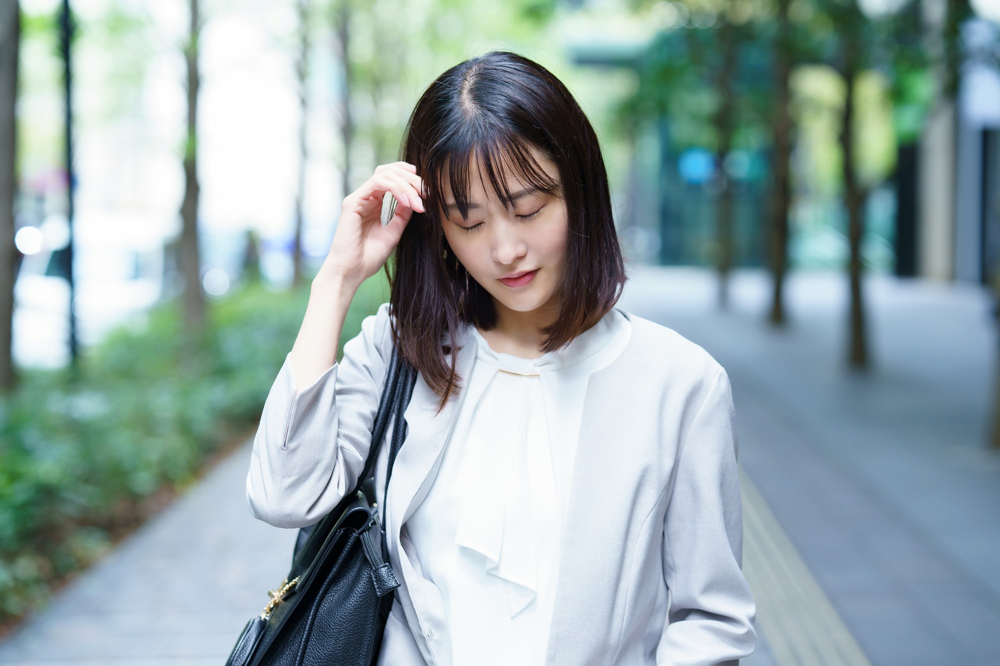 起こってもいないことに不安になるのはなぜ？ 原因と不安を和らげる方法