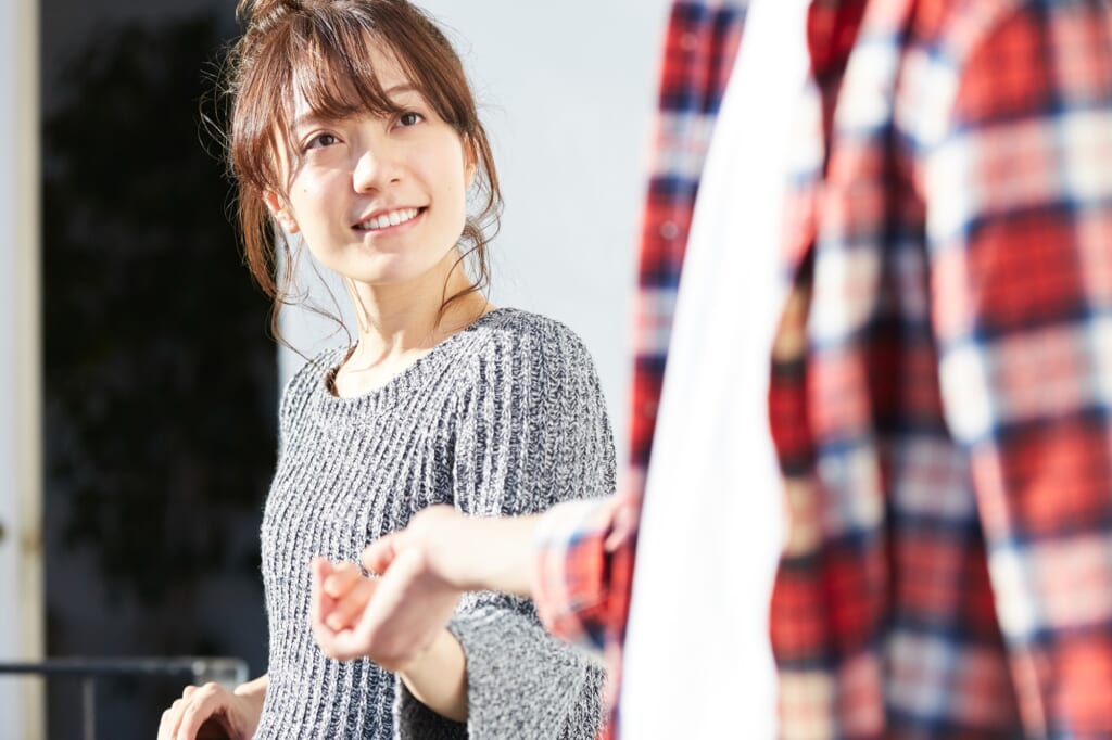 男性からボディタッチをしてくる心理とは? 脈ありなのか下心なのか、見極める判断軸 男性からボディタッチをしてくる心理とは? 脈ありなのか下心なのか、見極める判断軸