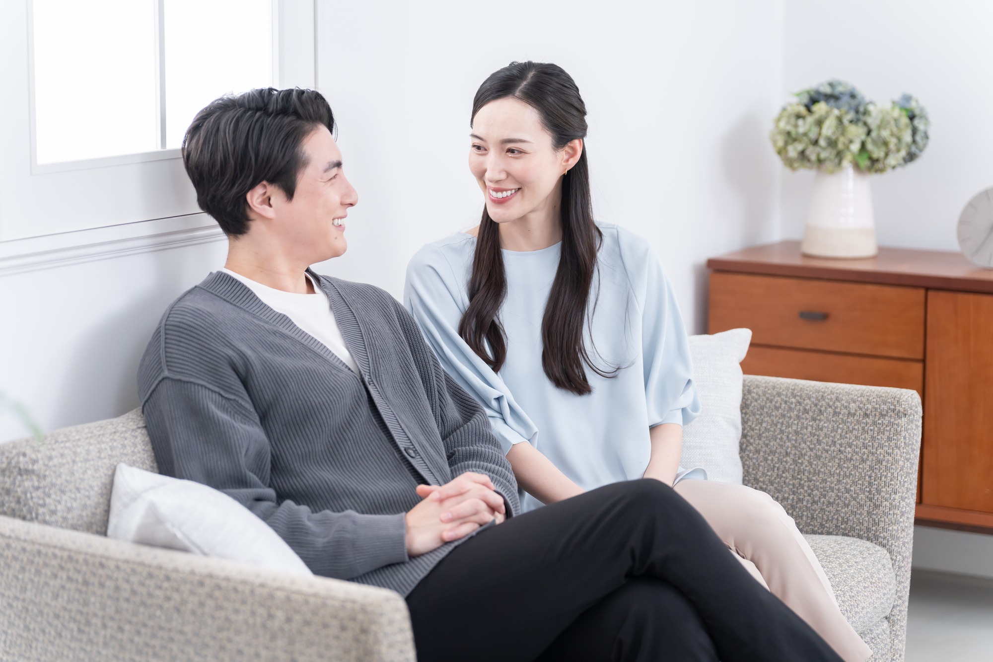 プライドが高い男が好む女性の特徴って？ 恋愛傾向と脈ありサインを解説