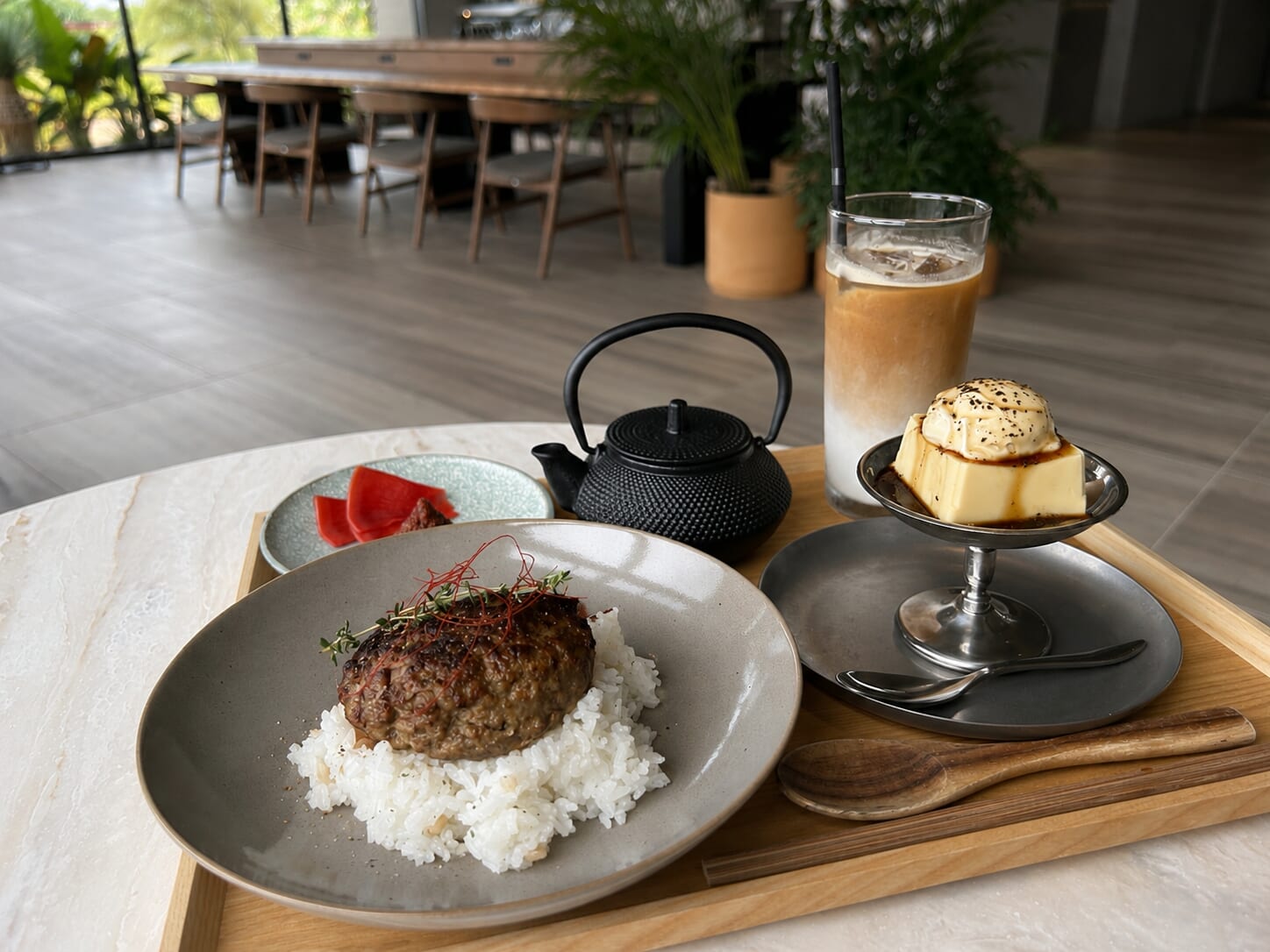ホテルだけど、カフェとしても使える「FAV LUX 宮崎」で過ごすゆったり時間