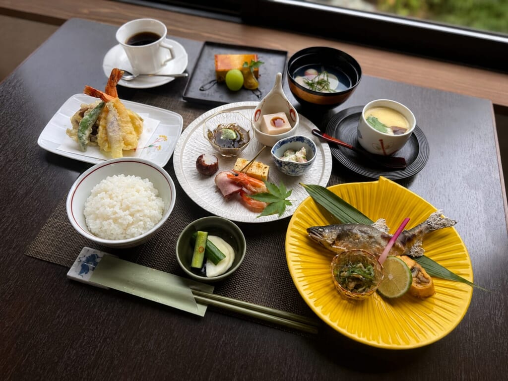 こんなところに素敵なお店が!のどかな場所で味わう、彩り豊かな和ランチ「花音」(日向市) image