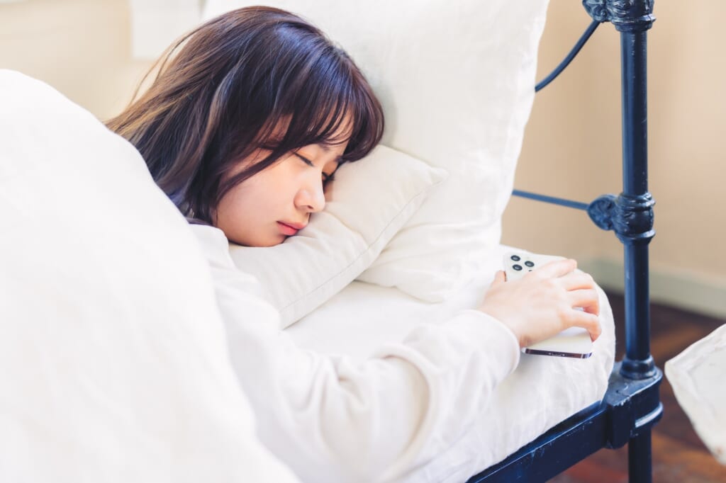 付き合ってないのに寝落ち通話するのは脈あり? 相手の心理と見分け方 付き合ってないのに寝落ち通話するのは脈あり? 相手の心理と見分け方