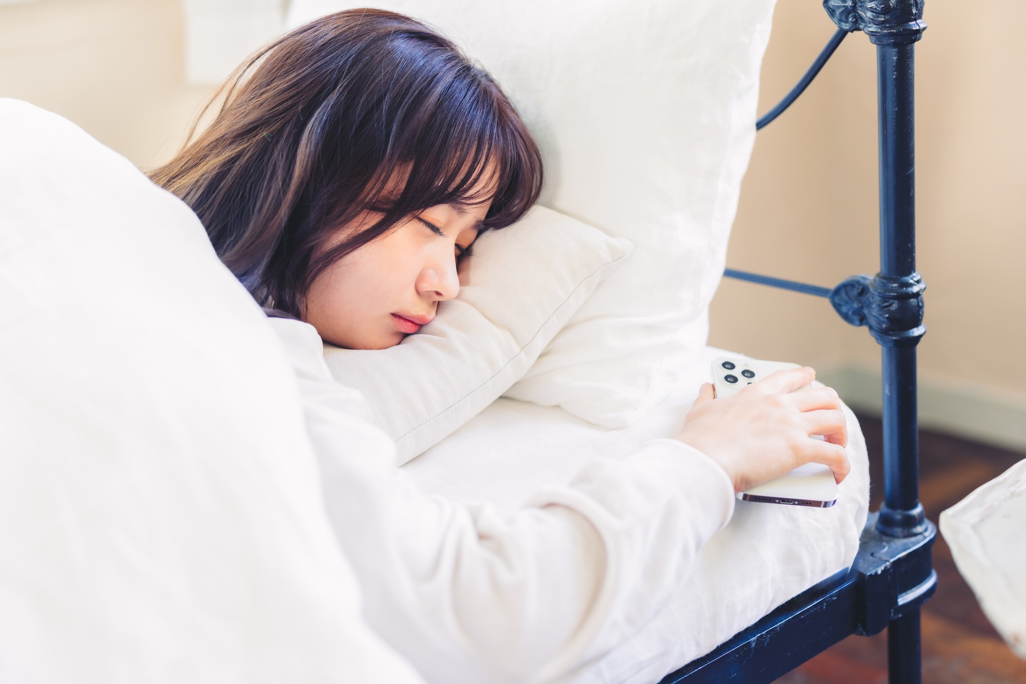 付き合ってないのに寝落ち通話するのは脈あり？ 相手の心理と見分け方