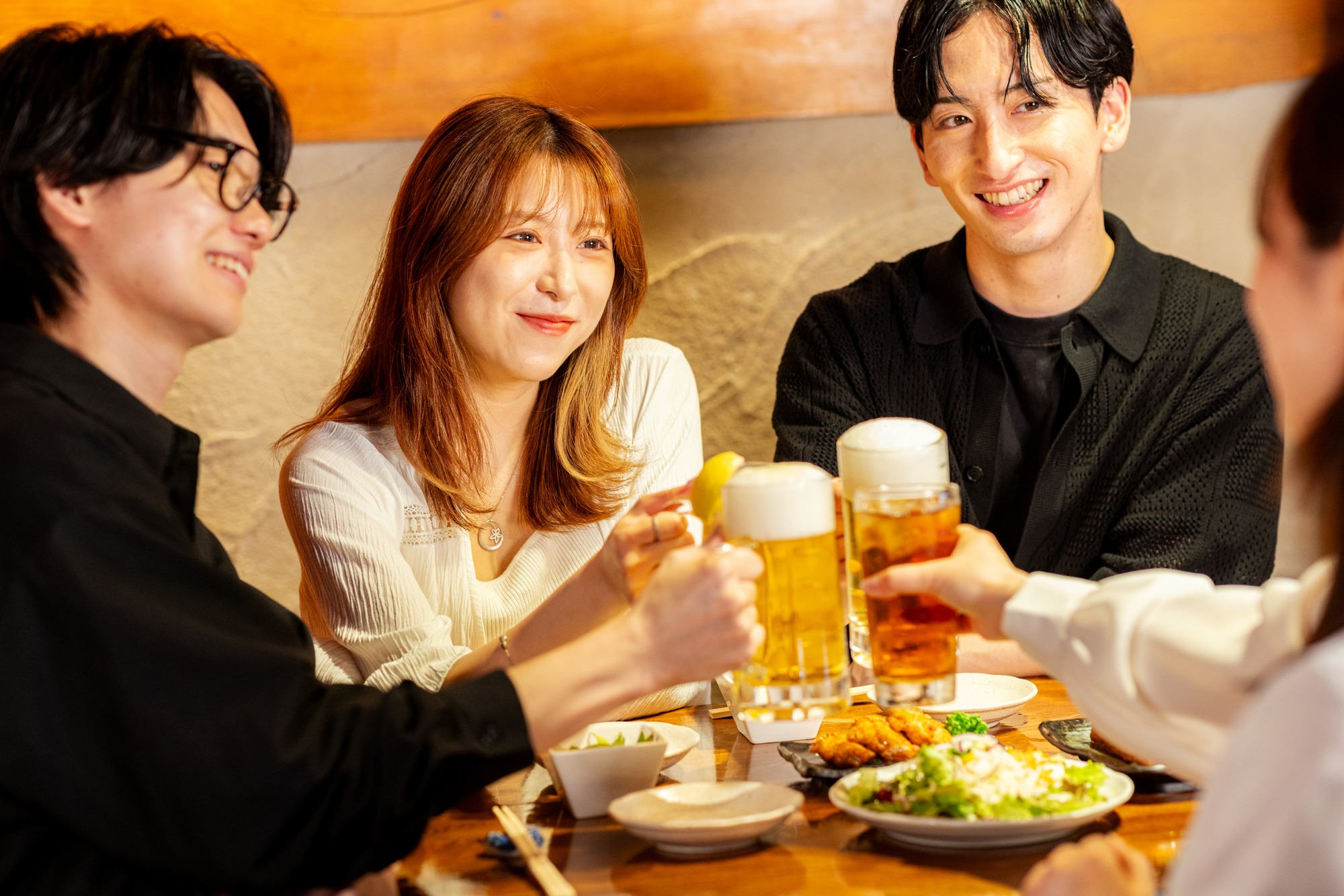 男友達が多い女性の特徴って？ 誤解されやすいことや恋愛で意識したいことを解説