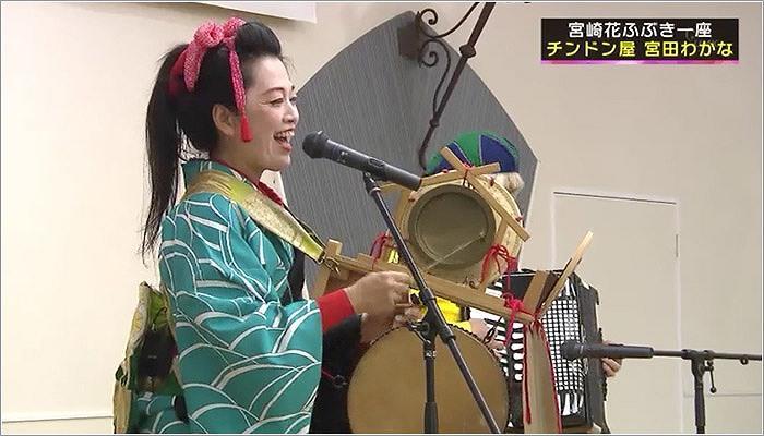 09 ステージで芸を披露するわかなさん