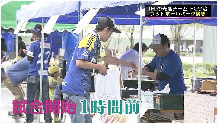 06 雨の中足を運ぶたくさんのお客さん