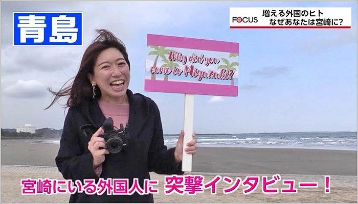 02 外国人の方にインタビューをする髙巣アナ