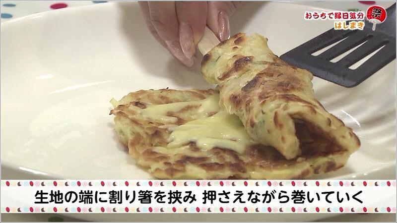 05 割り箸に生地を巻く様子