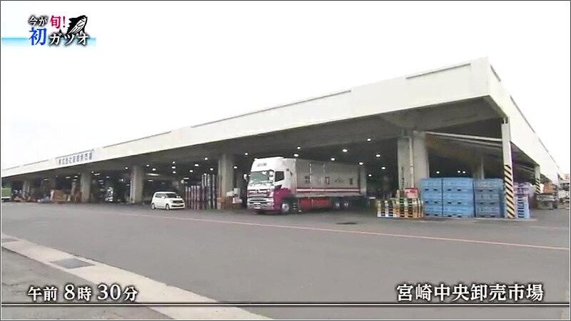 08 市場に泊まるトラック