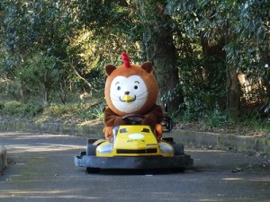 ゴーカートを運転する「かぁ」君