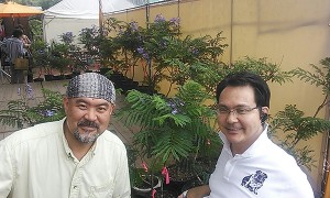 ６月某日　大学時代の親友と南郷町のジャカランダまつりにて。淡い青紫の花を咲かせる巨木の群生は圧巻！ただただ感動の一言でした。
